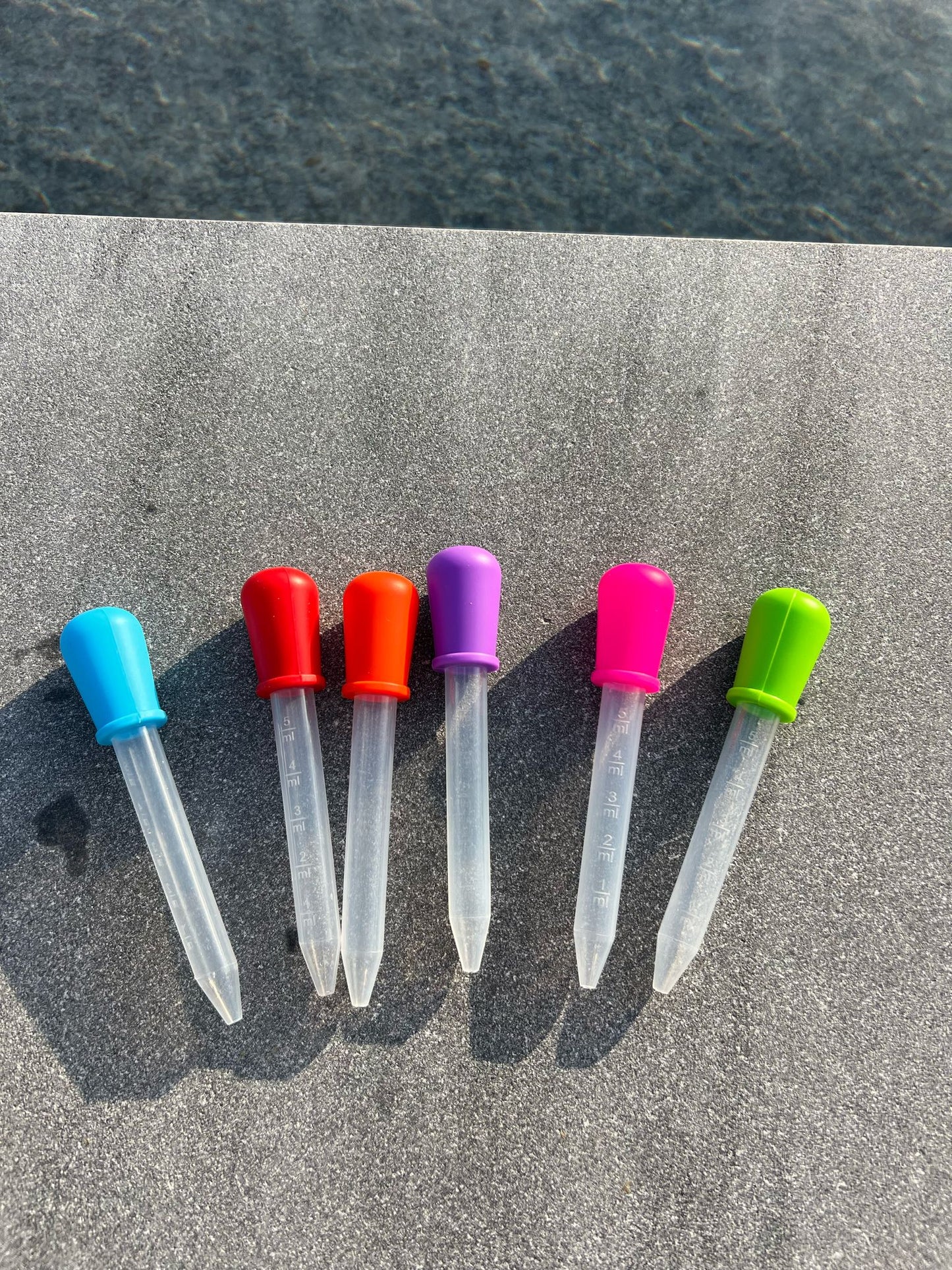 Pipette mit Farben